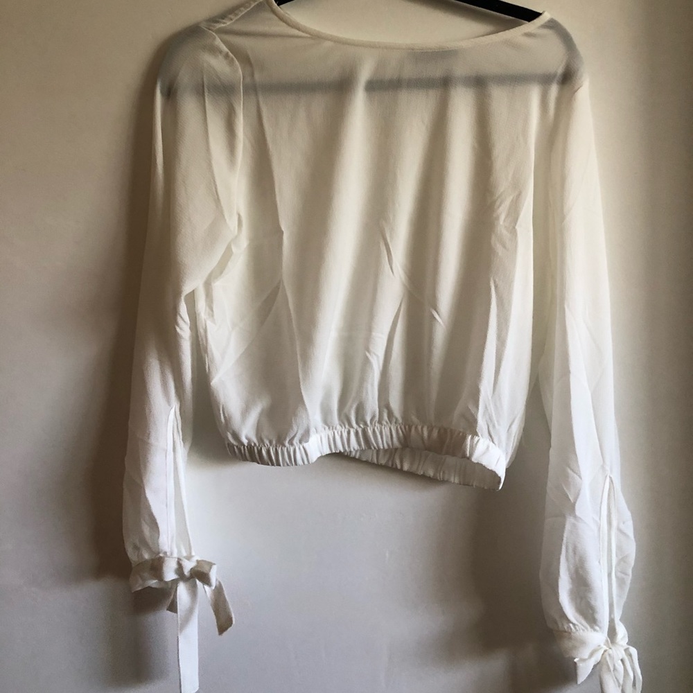 Forever 21 white long sleeve🤩